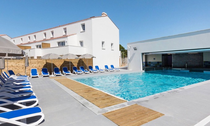 Noirmoutier-en-l'Ile Apartment | Odalys Collection Le Domaine des Pins by Interhome