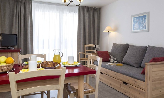 Plougasnou Apartment | Odalys Domaine des Roches Jaunes by Interhome