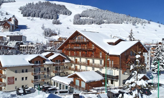 Les Deux Alpes Apartment | Odalys Référence L'Ours Blanc by Interhome