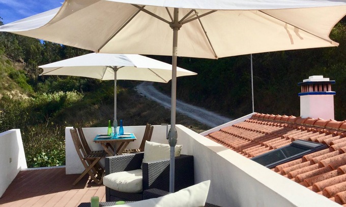 Baiona House | Odeceixe Valley House. Minutes from the beach. Two rooms and a Lounge Rooftop.