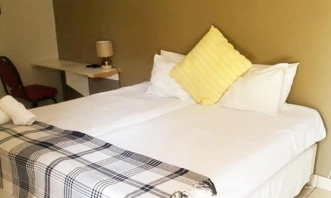 Greater Johannesburg Metropolitan Area Apartment | OFF-GRID Guest Twin-rooms in Sandton
