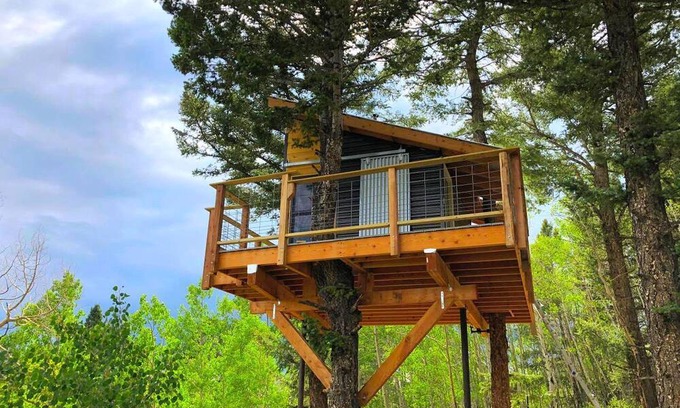 San Luis House | Off-Grid yet Modern Tree House in the Sangre de Cristo Mountains, Colorado