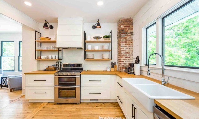 Flat Rock House | Off season special! Book a wknd, get a 3rd night for $25!