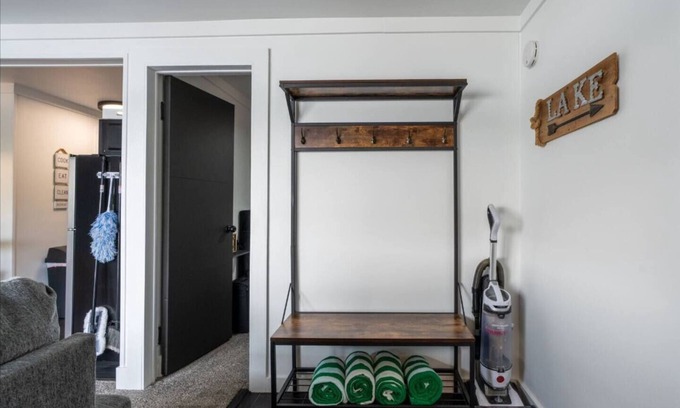 Newaygo Apartment | OFF THE HOOK!
