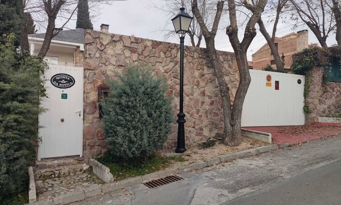 Sevilla la Nueva Cottage | Offer half/long stays. Contact us!