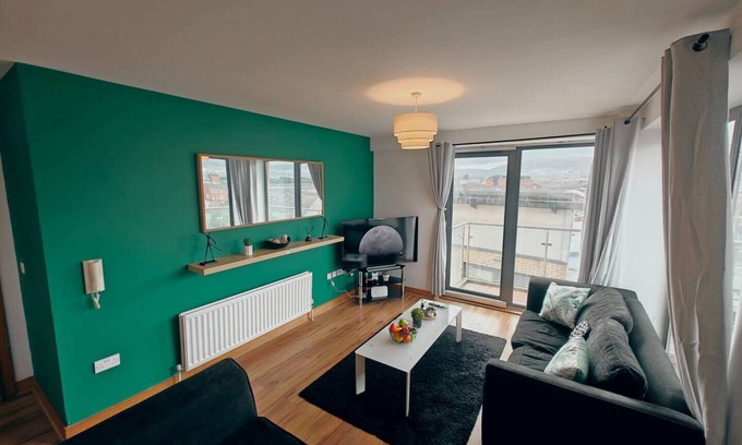 Belfast City Centre Apartment | Offering city views, 2BR Mountain View City Centre