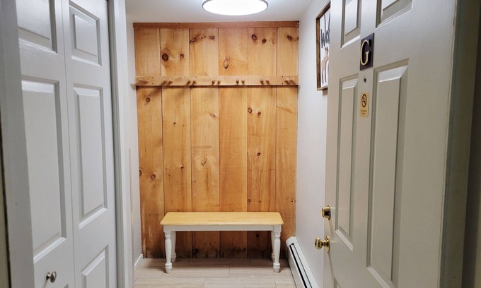 Bartlett Condo | Official Seasons RMC Condo 01G - 2 Bedroom + Loft - sleeps 10 - Dog Fees