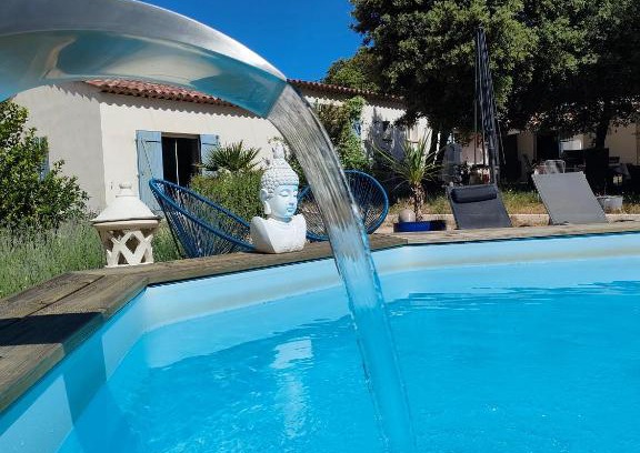 Sillans-la Cascade Bed & Breakfast | OFILDLEAU