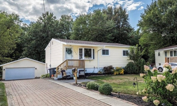 Akron House | Ohio Towpath Paradise Luxury Canal-Side 3BR Pet-Friendly Near DT Akron!