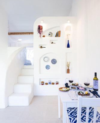 Blaimont House | Oia Moon