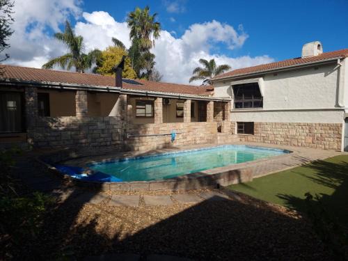 Eikenbosch House | Ojong's Guesthouse Ridgeworth - Bellville
