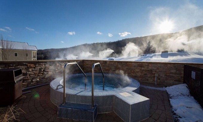 Ludlow Apartment | Okemo | Spacious Executive Room w Amenities Nearby