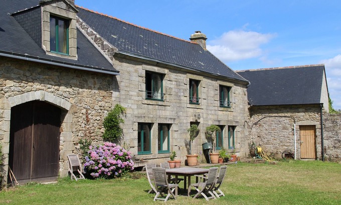 Quemeneven House | Old farmhouse close to Locronan, ideal family,