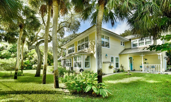 Summerplace Cottage | Old Florida Beach Cottage - 6 houses to the private beach