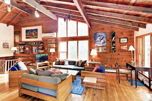 Wellfleet House | Old Kings Hideout