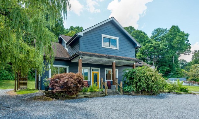 Swannanoa House | Old Lytle Cove Rd - Upper & Lower