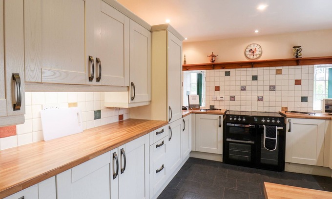Buckton Cottage | OLD MILL HOUSE, pet friendly, character holiday cottage in Bempton