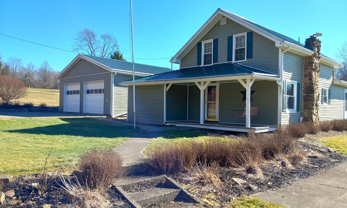 Cranberry House | Old Miller Farm - Cozy Country Home