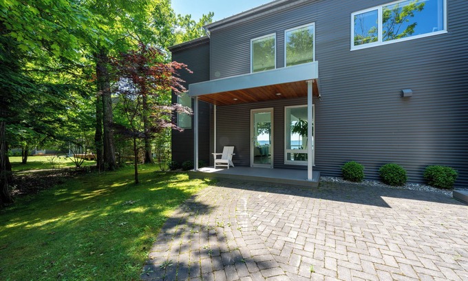 Traverse City House | Old Mission Peninsula Luxury on West Bay