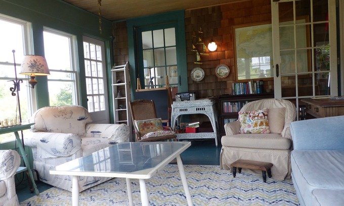 Brant Point House | Old Nantucket house near town & beaches offers water view, privacy and quiet,