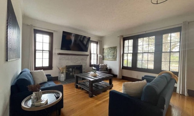 Greenway House | Old North Knox ~ 3 Bedrooms <10min to Downtown