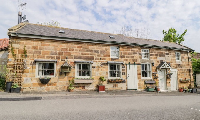 Loftus Cottage | OLD STABLES COTTAGE, pet friendly, with open fire in Loftus