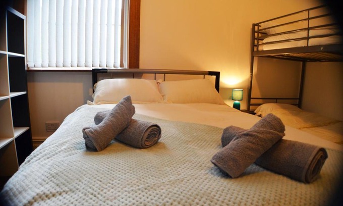 Liverpool House | Old Swan Guest House
