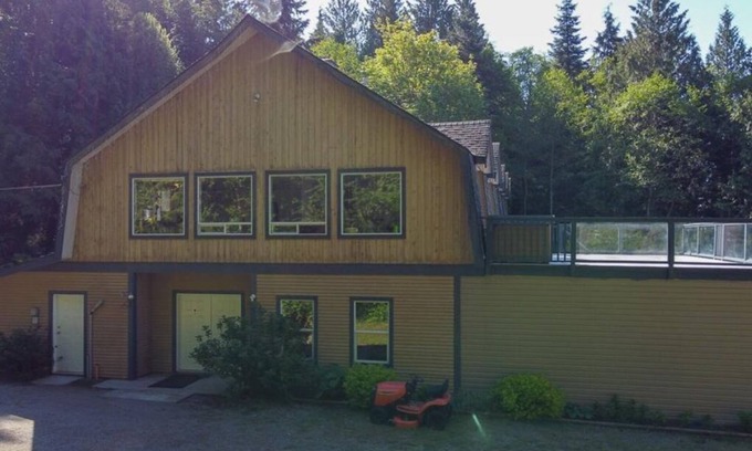 Roberts Creek House | Old timely private property 3 bedrooms with huge private lot