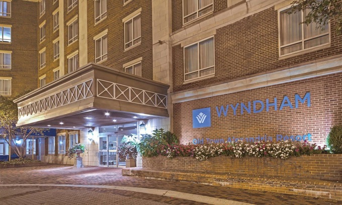 Rosemont Condo | Old Town Alexandria | Two 2BR/2BA King Suites
