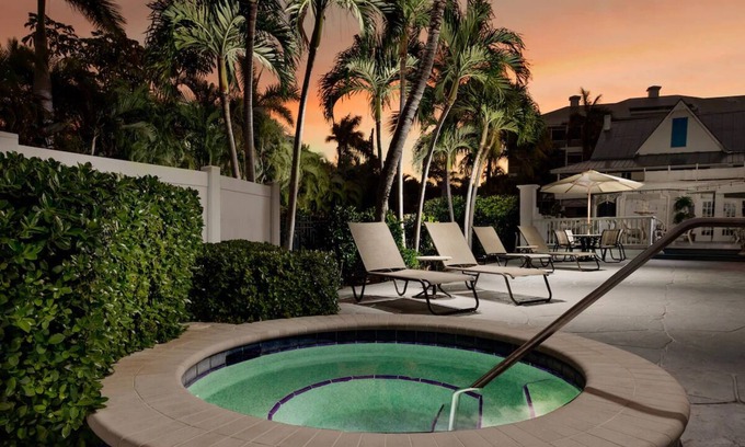 Marco Island Hotel | Olde Marco Island Inn, Deluxe Water View 2BR Suite w/Kitchen & Lanai