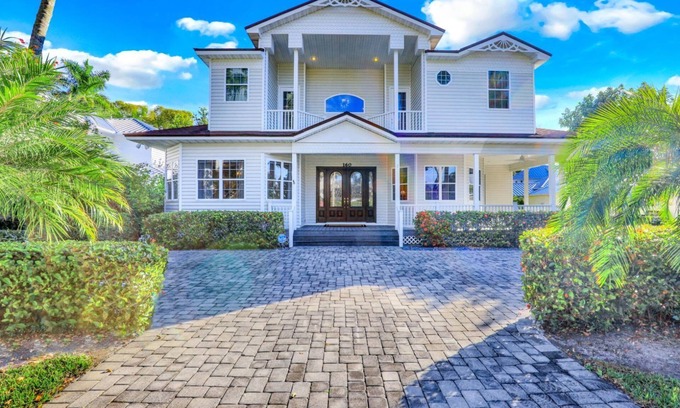 Old Naples House | Olde Naples - William Raveis Rentals
