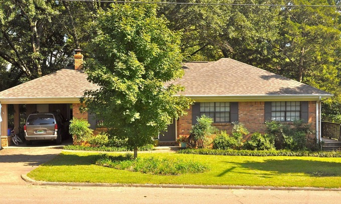 Oxford House | Ole Miss Rental Walking Distance to Stadium, Grove & Square