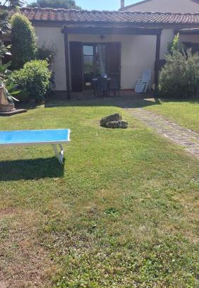 Cecina Apartment | Oleandro Cottage with garden