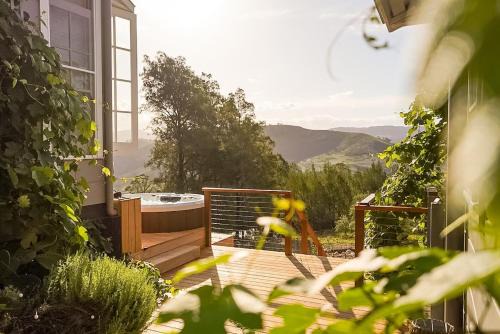 Kanimbla House | Olive Hill Spa, Views & Home Cinema