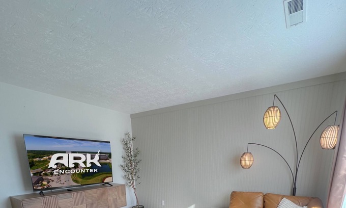 Dry Ridge Apartment | Olive Tree Oasis - 10 Minutes to the Ark!n