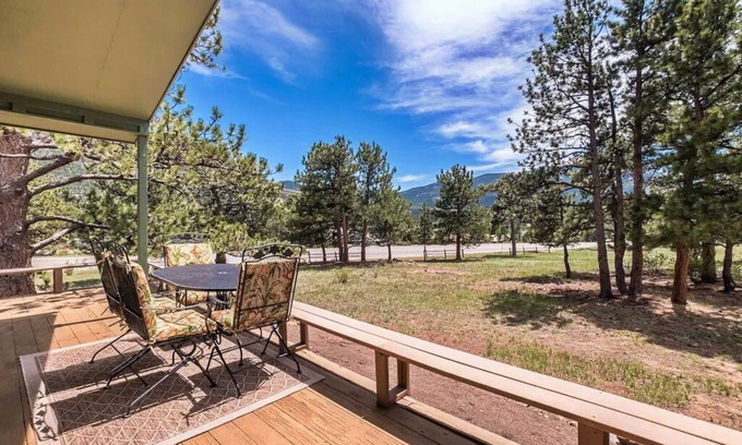Sunny Hills Cabin | Oma and Opa's Haus #3403