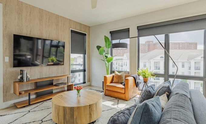 West End Condo | Omnia - Modern Luxe unit at The Odyssey!
