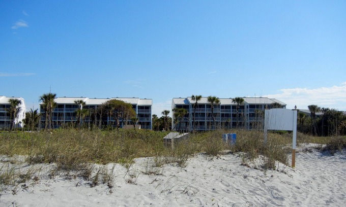 Captiva Condo | ON beach top two floors two kings one queen two sleeper sofa south seas resort