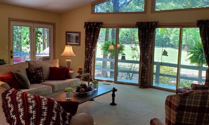 Hot Springs Village House | On cortez golf course 13th fairway yard games, tranquil outdoor living