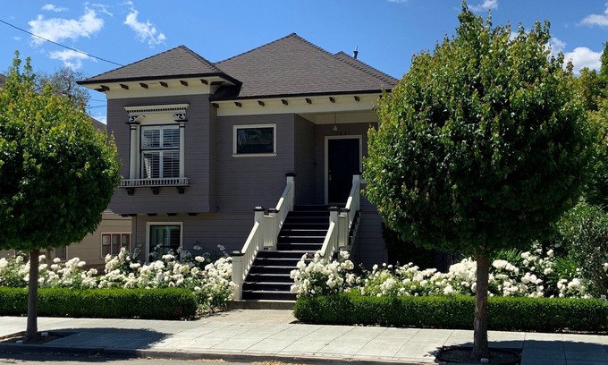 Napa House | On Main Street - Only One block to the start of Downtown Napa! Non-Hosted