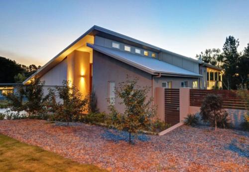 Calare House | On Par for a Great Escape