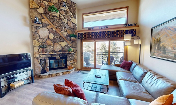 Mountain House Condo | On River Trail! Pool, Hot Tub, Elevator. Walk to Dining, Events, Weddings