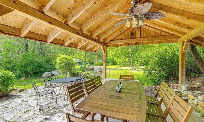 Cleveland Cottage | On-site Pond & Creek: Serene Cabin by Caesars Head