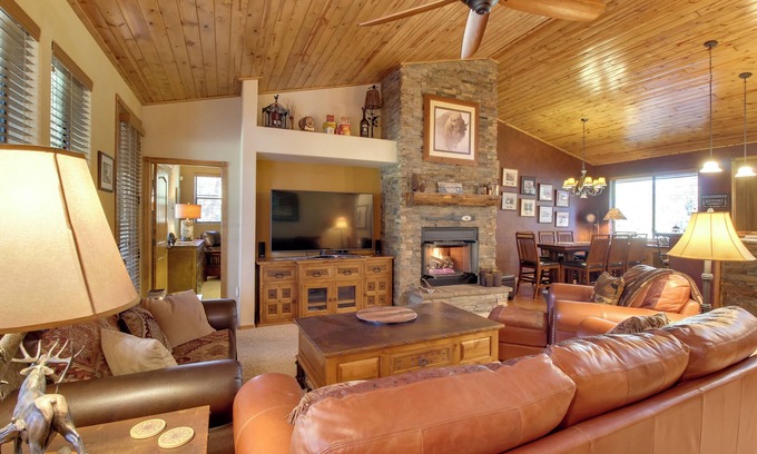 Show Low House | On-Site Trails & Deck: Show Low Cabin!