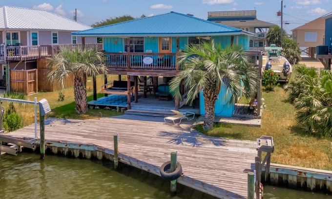 Royal Lagoons House | On the canal, great for kayakers, fishermen. Close to beach! - Casa Azul