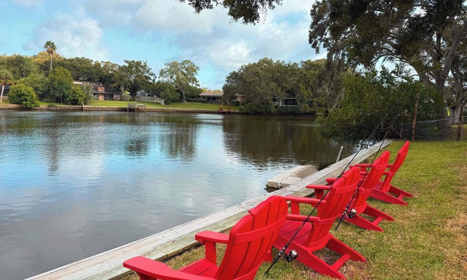 Largo House | On the Creek|Waterfront|Heated Pool|Game Room