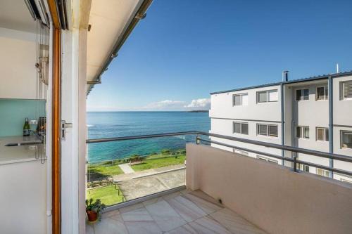 Cronulla Apartment | On The Esplanade - Close to beach & Cronulla mall with Aircon