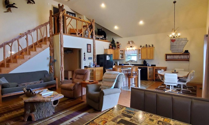 Holiday Island House | ON THE ISLAND CLOSE TO RECREATION CENTER!