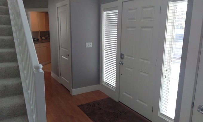 Lynden House | On the Lynden Airport, Open Floor Plan. Easy 1 mile walk to Downtown.