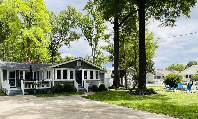Colonial Beach House | On The Point, Spacious Home ! You will Love the Sunroom, The Decor and Location!